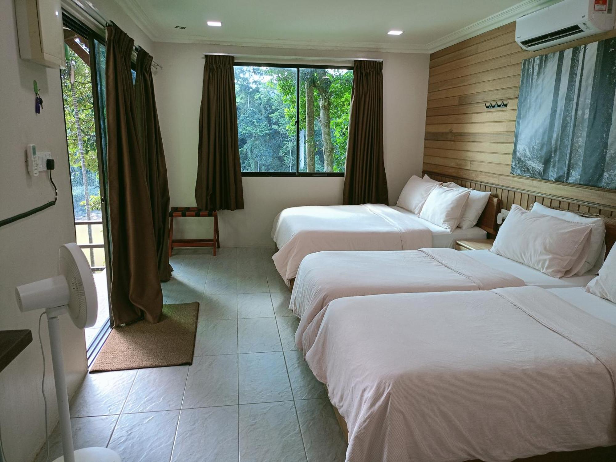 Naura Roomstay Kuala Tahan Esterno foto